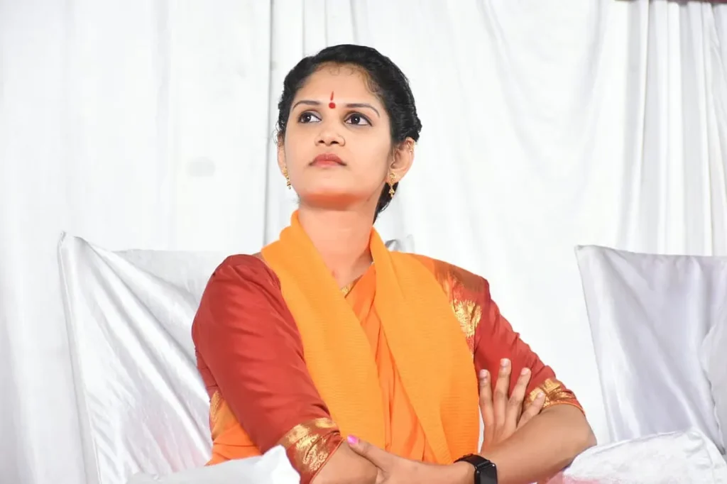 chaitra kundapur age husband