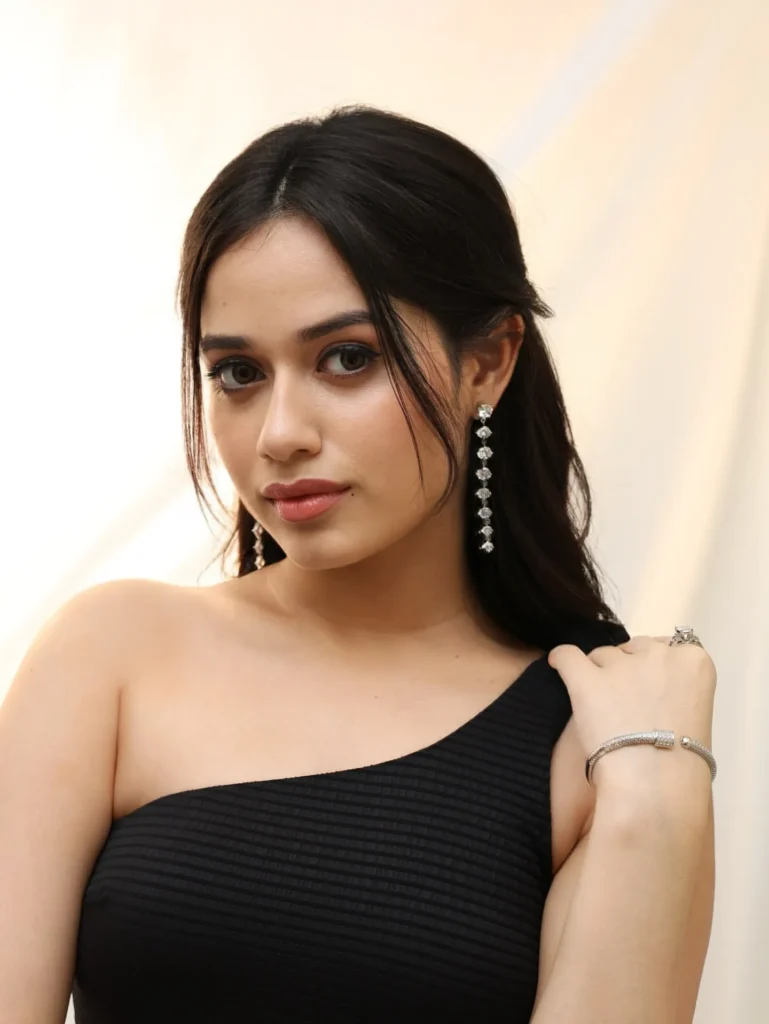 jannat zubair net worth in indian rupees